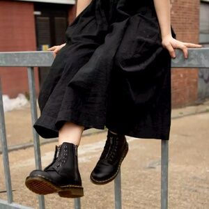 Dr Martens  Pascal black boots